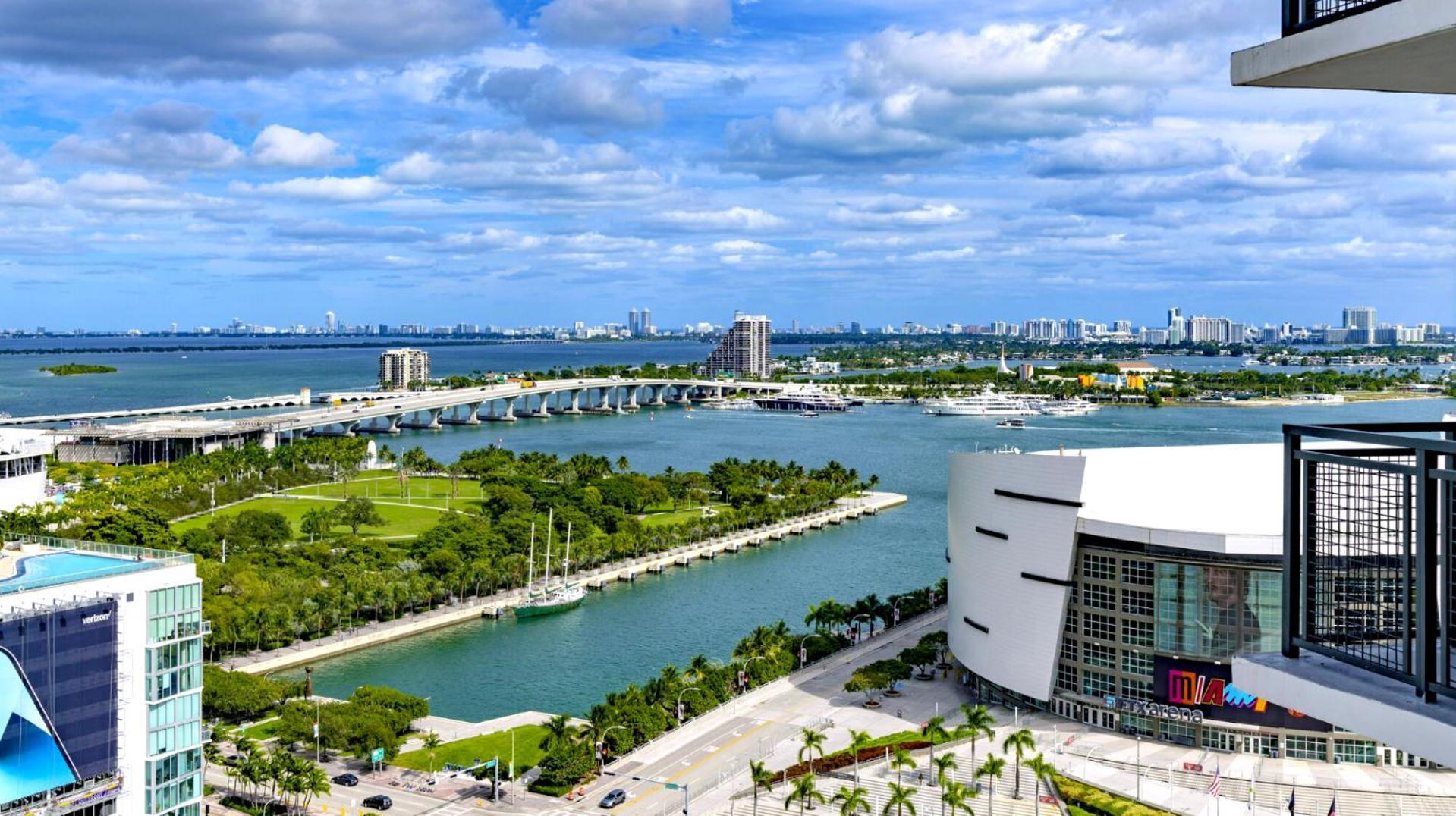 Experience The Perfect Miami Life!! Centrally Located Luxury Condo! Exterior photo